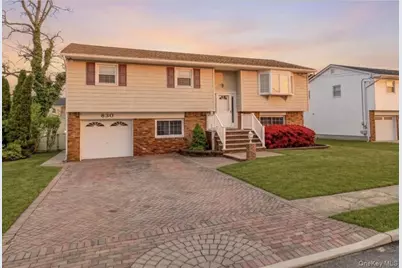 830 N Broome Avenue, Lindenhurst, NY 11757 - Photo 1