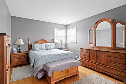 830 N Broome Avenue, Lindenhurst, NY 11757 - Photo 12