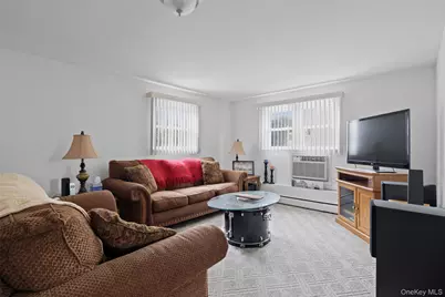 830 N Broome Avenue, Lindenhurst, NY 11757 - Photo 18