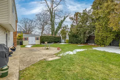 830 N Broome Avenue, Lindenhurst, NY 11757 - Photo 30