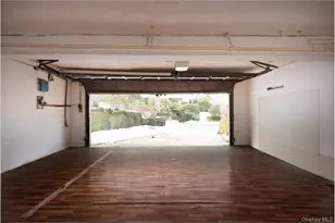 200 Melbourne Rd, Great Neck, NY 11021 - Photo 22