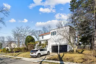 118 Baker Hill Rd, Great Neck, NY 11023 - Photo 4