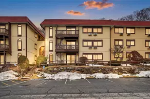 18 Granada Crescent, White Plains, NY 10603 - Photo 2