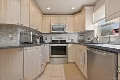 17 Hawthorne Street, Massapequa, NY 11758 - Photo 12