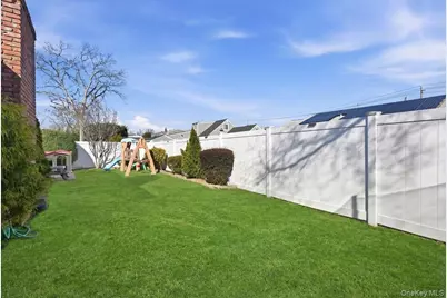 17 Hawthorne Street, Massapequa, NY 11758 - Photo 28