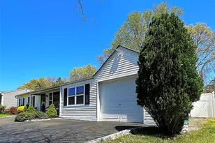 93 Burleigh Dr, Holbrook, NY 11741 - Photo 4