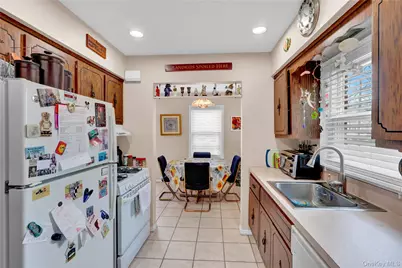 1020 N 5th Street, New Hyde Park, NY 11040 - Photo 10