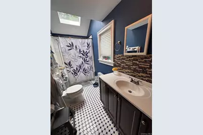 2 Ruth Lane, Glenwood Landing, NY 11547 - Photo 8