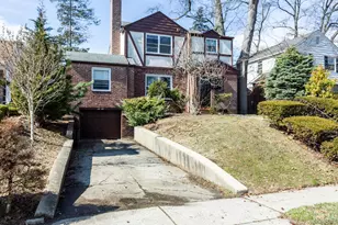 85-32 213th St, Hollis, NY 11427 - Photo 2