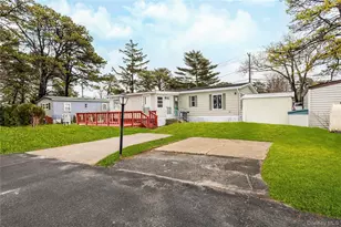 525 Riverleigh Ave, Riverhead, NY 11901 - Photo 22