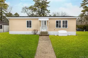 525 Riverleigh Ave, Riverhead, NY 11901 - Photo 2