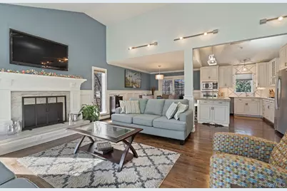 25 Cliff Road W, Wading River, NY 11792 - Photo 4