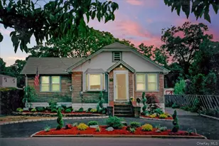 2016 Abbot Ave, Merrick, NY 11566 - Photo 2