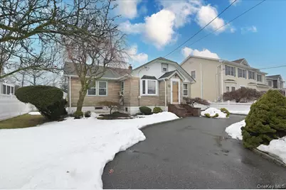 2016 Abbot Avenue, Merrick, NY 11566 - Photo 4