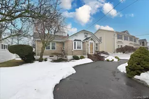 2016 Abbot Ave, Merrick, NY 11566 - Photo 4