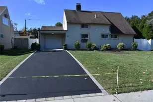 55 Acre Ln, Hicksville, NY 11801 - Photo 2