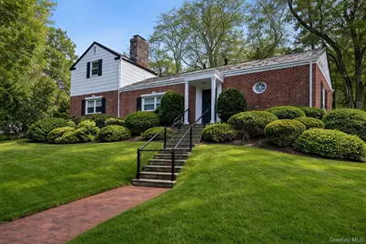 16 Mary Lane, Roslyn, NY 11548 - Photo 1