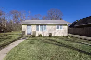 117 Fulton Ave, Mastic, NY 11950 - Photo 4