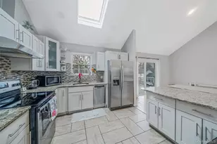 6 Denmark Ct, Huntington, NY 11743 - Photo 6