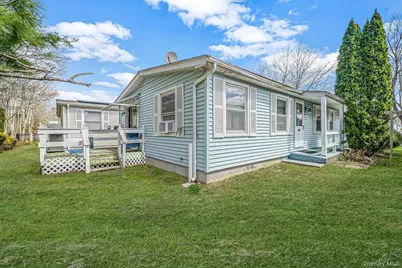 191 Village Circle W, Manorville, NY 11949 - Photo 4