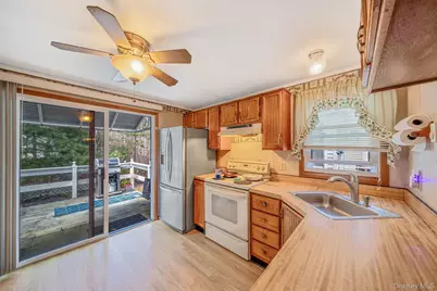 191 Village Circle W, Manorville, NY 11949 - Photo 16