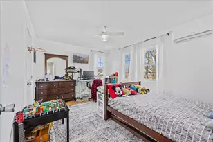 642 Lenore Ln, Elmont, NY 11003 - Photo 14