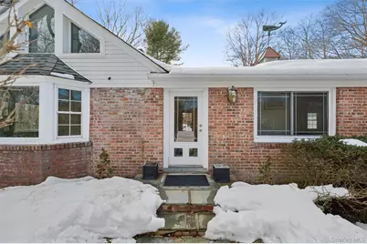 29 Squiretown Road #D, Hampton Bays, NY 11946 - Photo 4