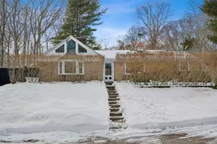 29 Squiretown Rd, Hampton Bays, NY 11946 - Photo 2