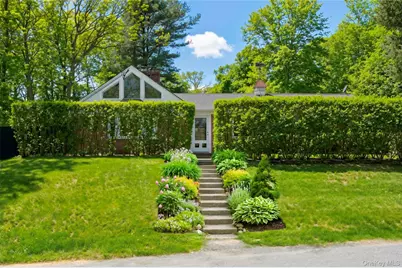 29 Squiretown Road #D, Hampton Bays, NY 11946 - Photo 1