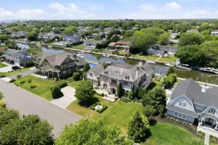 7 Sexton Dr, West Islip, NY 11795 - Photo 2