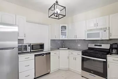 59 Homecrest Court, Oceanside, NY 11572 - Photo 18