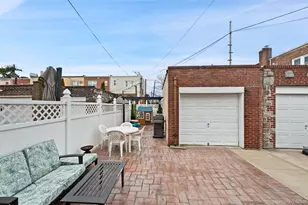 75-47 Furmanville Ave, Middle Village, NY 11379 - Photo 32