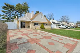 93 Hearth Ln, Westbury, NY 11590 - Photo 4