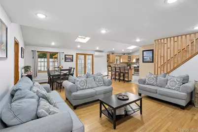 93 Hearth Lane, Westbury, NY 11590 - Photo 8