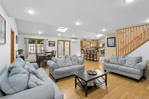 93 Hearth Ln, Westbury, NY 11590 - Photo 8
