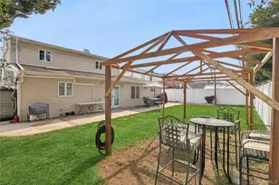93 Hearth Ln, Westbury, NY 11590 - Photo 28