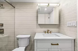 5 Warren Pl, Plainview, NY 11803 - Photo 18