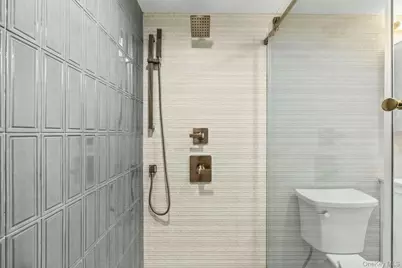 5 Warren Place, Plainview, NY 11803 - Photo 22