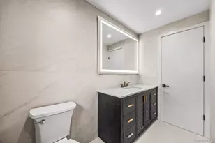 5 Warren Pl, Plainview, NY 11803 - Photo 20