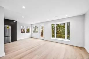 5 Warren Pl, Plainview, NY 11803 - Photo 8