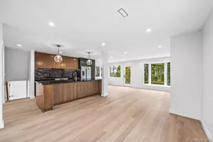 5 Warren Pl, Plainview, NY 11803 - Photo 8