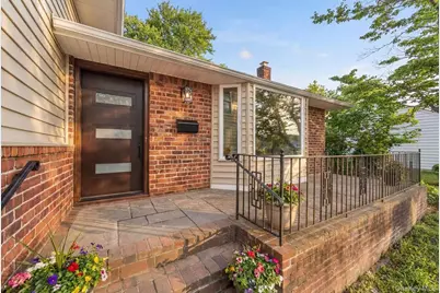 5 Warren Place, Plainview, NY 11803 - Photo 2