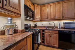 1085 Warburton Ave, Yonkers, NY 10701 - Photo 12