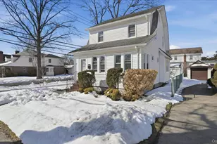 25 Mayfair Ave, Floral Park, NY 11001 - Photo 2