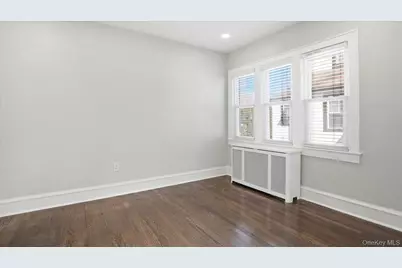 25 Mayfair Avenue, Floral Park, NY 11001 - Photo 8