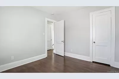 25 Mayfair Avenue, Floral Park, NY 11001 - Photo 10