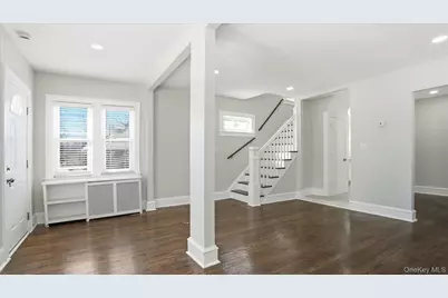 25 Mayfair Avenue, Floral Park, NY 11001 - Photo 4