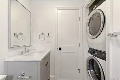 98 Burt Avenue, Northport, NY 11768 - Photo 8