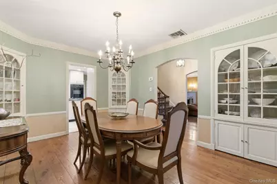 101 Convent Road, Syosset, NY 11791 - Photo 18