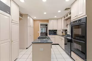 101 Convent Rd, Syosset, NY 11791 - Photo 12